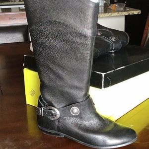 Women’s Black Boots before the knee